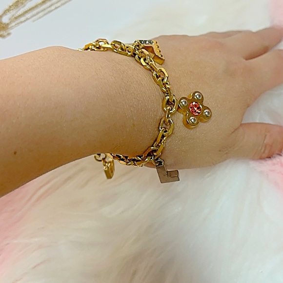Louis Vuitton Brassiere Love Letters Gold Tone Bracelet - Picture 7 of 9